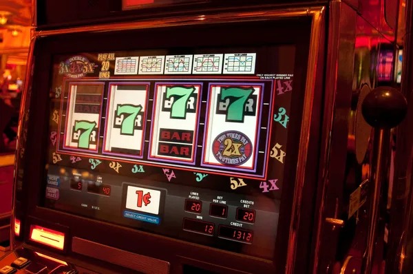 Dragon Tiger card game table with betting interface displayed on halimtoto mobile screen
